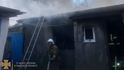 В Одесі горів житловий будинок: вогонь охопив 60 кв.м В Одесі горів житловий будинок: вогонь охопив 60 кв.м