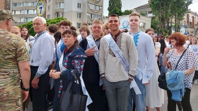 Фоторепортаж з ходи випускників у Черкасах