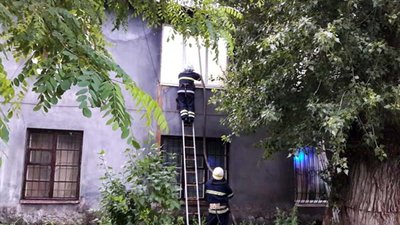 На Дніпропетровщині горла багатоповерхівка: постраждало 12 квартир На Дніпропетровщині горла багатоповерхівка: постраждало 12 квартир