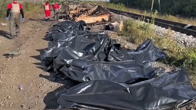 З місця розстрілу евакуаційної колони на Харківщині вилучили тіла загиблих: відео СБУ