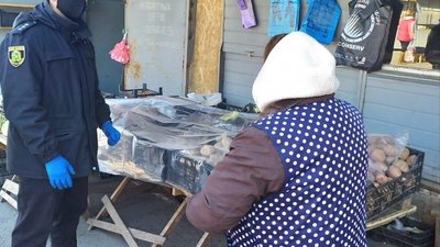 У Харкові перевіряють дотримання карантину на ринках У Харкові перевіряють дотримання карантину на ринках