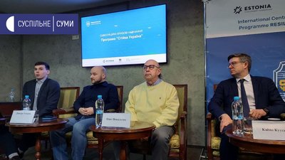 Естонські фахівці приїхали в Суми навчати об’єднуватися владу, військових та суспільство Естонські фахівці приїхали в Суми навчати об’єднуватися владу, військових та суспільство
