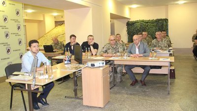 Зеленський відвідав передові позиції ЗСУ на Луганщині Зеленський відвідав передові позиції ЗСУ на Луганщині