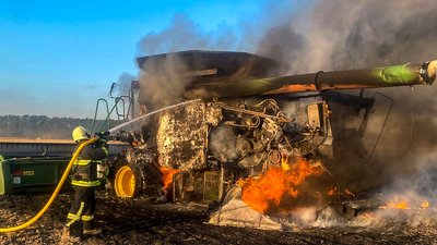 Через несправність деталей: на Черкащині згорів комбайн Через несправність деталей: на Черкащині згорів комбайн