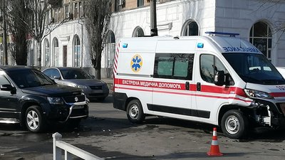 У Херсоні сталась ДТП: карета швидкої допомоги зіткнулася із автомобілем Suzuki У Херсоні сталась ДТП: карета швидкої допомоги зіткнулася із автомобілем Suzuki