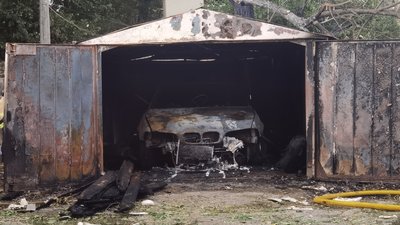 Пошкоджений гараж та автомобіль внаслідок атаки РФ на Одесу, 16 вересня 2026 року