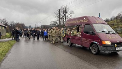 На Закарпатті попрощалися із полеглим на війні Максимом Джабраїловим