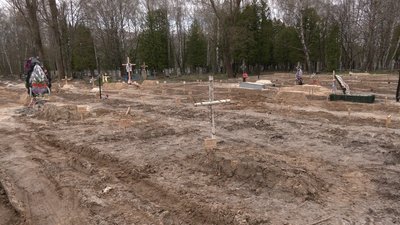 200 тіл, які були поховані у парку Ялівщина під час блокади Чернігова, перепохоронили на кладовищі "Яцево" 200 тіл, які були поховані у парку Ялівщина під час блокади Чернігова, перепохоронили на кладовищі "Яцево"