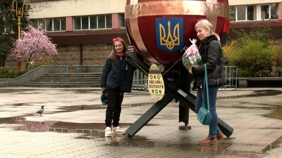 У середмісті Івано-Франківська відкрили інсталяцію "Писанка перемоги" У середмісті Івано-Франківська відкрили інсталяцію "Писанка перемоги"