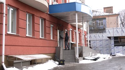 Вибух біля бізнес-центру у Рівному: що кажуть очевидець та орендар