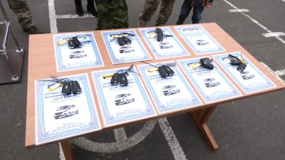 Канадські військові передали українським 9 автівок Канадські військові передали українським 9 автівок