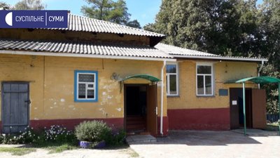 Під Сумами дітей возять до школи маршруткою замість шкільного автобуса Під Сумами дітей возять до школи маршруткою замість шкільного автобуса