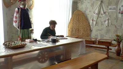 Карлівська художниця Наталія Камерська за роботою Карлівська художниця Наталія Камерська за роботою