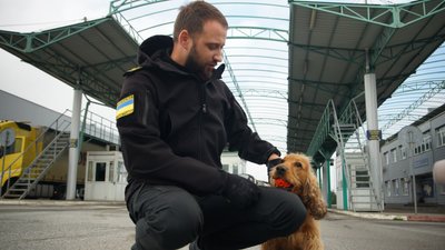 17 кінологічних команд перевіряють вантажі на Закарпатській митниці