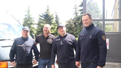 Машини швидких, трактор та медикаменти. В Охтирку приїхала допомога з-за кордону Машини швидких, трактор та медикаменти. В Охтирку приїхала допомога з-за кордону