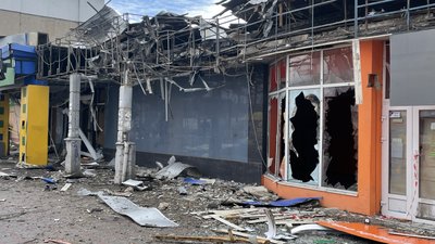 У Херсоні російські окупанти обстріляли зупинку, є загиблі та поранені