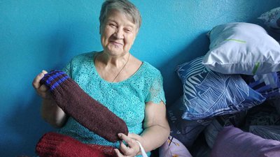 У Хмельницькому жильці облаштували в під’їзді швейний цех: шиють для військових У Хмельницькому жильці облаштували в під’їзді швейний цех: шиють для військових