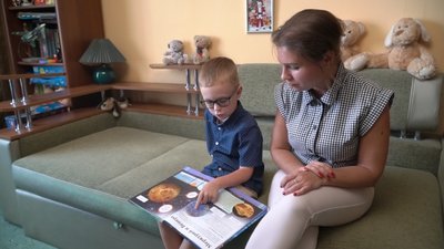 З трьох років читає енциклопедії, вивчає географію та астрономію. Єгор Карпицький. СУСПІЛЬНЕ | ЛЮДИ