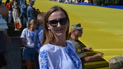 У центрі Одеси розгорнули 30-метровий прапор України. Фоторепортаж