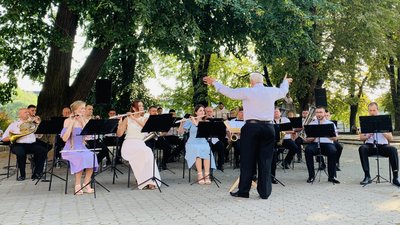Серія концертів "Музика просто неба" стартувала в Ужгороді Серія концертів "Музика просто неба" стартувала в Ужгороді
