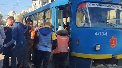 "Пасажири різні": як працюють контролери в громадському транспорті Одеси "Пасажири різні": як працюють контролери в громадському транспорті Одеси