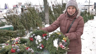У Луцьку запрацювали ялинкові ринки. Що пропонують до свят
