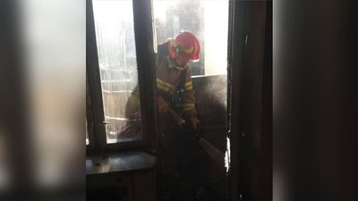 На Прикарпатті під час пожежі у житловому
будинку евакуювали 12 людей На Прикарпатті під час пожежі у житловому
будинку евакуювали 12 людей