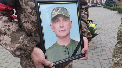У Луцьку встановлять меморіальні дошки трьом загиблим військовим У Луцьку встановлять меморіальні дошки трьом загиблим військовим