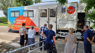 Обслуговує вісім селищ. У Вугледарській громаді розпочав роботу мобільний ЦНАП Обслуговує вісім селищ. У Вугледарській громаді розпочав роботу мобільний ЦНАП