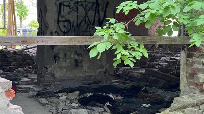 Мешканці просять демонтувати закинуту будівлю у Львові Мешканці просять демонтувати закинуту будівлю у Львові