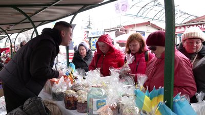 Збирають гроші на дрон для ЗСУ: у Рівному організували великодній ярмарок Збирають гроші на дрон для ЗСУ: у Рівному організували великодній ярмарок