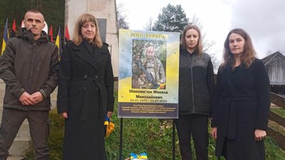 На Івано-Франківщині відкрили Алею на честь загиблих воїнів На Івано-Франківщині відкрили Алею на честь загиблих воїнів