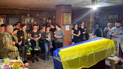 У Сумах попрощалися із загиблим військовослужбовцем Олександром Алєшковим У Сумах попрощалися із загиблим військовослужбовцем Олександром Алєшковим