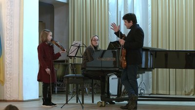 Столичні віртуози вчили рівненських студентів-скрипалів Столичні віртуози вчили рівненських студентів-скрипалів