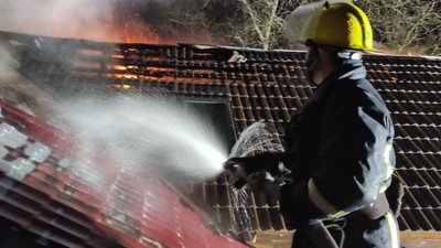 У Житомирі загорівся житловий будинок на п’ять господарів У Житомирі загорівся житловий будинок на п’ять господарів