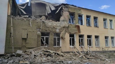 В Есманьській громаді на Сумщині росіяни обстріляли школу. Четверо людей поранені