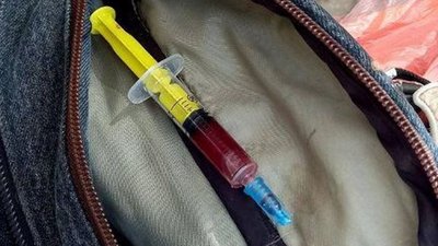 Інспектори велопатруля виявили у центрі Херсона чоловіка з наркотичною речовиною
