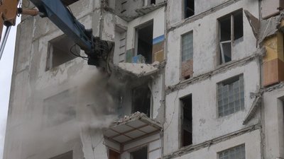 Демонтаж пошкодженого РФ будинку на Озерецькій у Луцьку