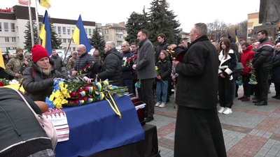 У Рівному попрощалися з військовими В'ячеславом Вітушкіним та Віктор Кравчук У Рівному попрощалися з військовими В'ячеславом Вітушкіним та Віктор Кравчук