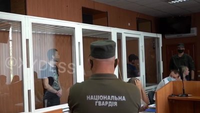 В Одесі підозрюваний порізав собі шию та руки під час судового засідання