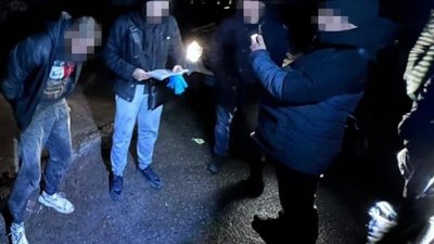 У Дніпрі затримали двох підозрюваних у пошкодженні автомобілів. У них вилучили корпуси гранат і запали