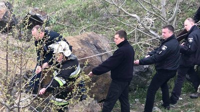 На Вінниччині 13-річний хлопець впав в кар'єр На Вінниччині 13-річний хлопець впав в кар'єр