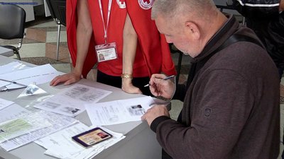Переселенців реєструють на отримання коштів від Червоного Хреста Переселенців реєструють на отримання коштів від Червоного Хреста