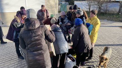 Херсонська волонтерка двічі на тиждень возить допомогу для жителів Антонівки Херсонська волонтерка двічі на тиждень возить допомогу для жителів Антонівки