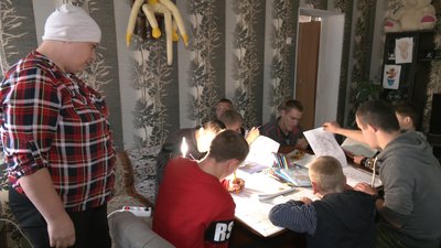 У будинку сімейного типу на Запоріжжі родина Проданових виховує 15 дітей