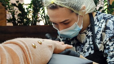 У Миколаєві працює соціальний салон краси, в якому допомагають жертвам домашнього насильства У Миколаєві працює соціальний салон краси, в якому допомагають жертвам домашнього насильства