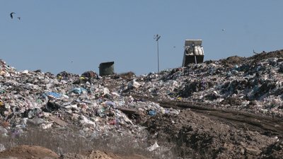 "Це наше місто. Що могли, те й робили": історія комунальників з-під Харкова, які рятували техніку під авіаударами "Це наше місто. Що могли, те й робили": історія комунальників з-під Харкова, які рятували техніку під авіаударами