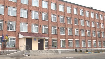 У Шепетівці через ріст захворюваності на COVID-19 шість тисяч учнів перейшли на дистанційне навчання