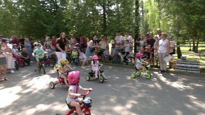 "Великі перегони": у Рівному змагалися дошкільнята на велосипедах