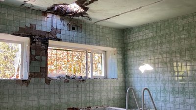 "Частинка моєї душі": зі зруйнованого росіянами дитсадка на Північній Салтівці вивозять вцілілі речі "Частинка моєї душі": зі зруйнованого росіянами дитсадка на Північній Салтівці вивозять вцілілі речі